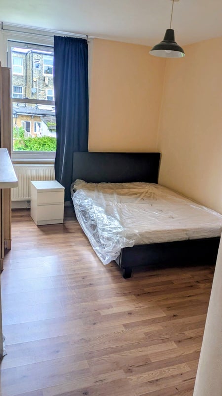 Room Falkland Road in Greater London