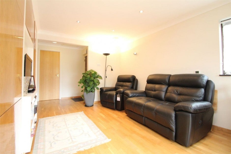 Flat West Quay Drive in Greater London
