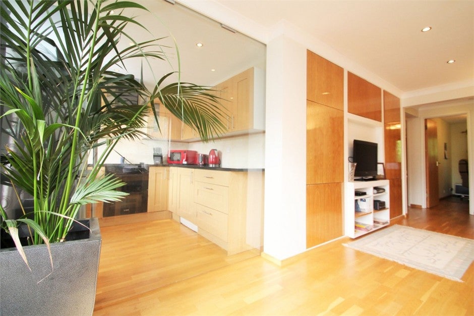 Flat West Quay Drive in Greater London