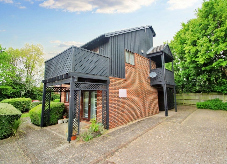 Flat West Quay Drive in Greater London