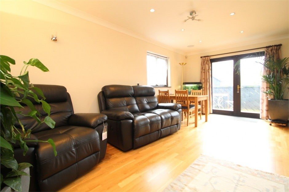 Flat West Quay Drive in Greater London
