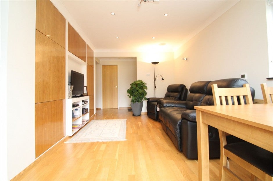 Flat West Quay Drive in Greater London