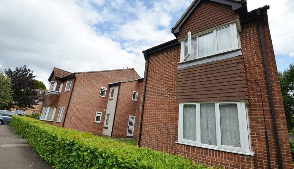 Flat Lowdell Close in Greater London