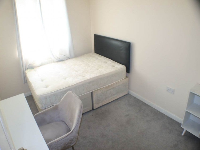 Flat Richard Street in London