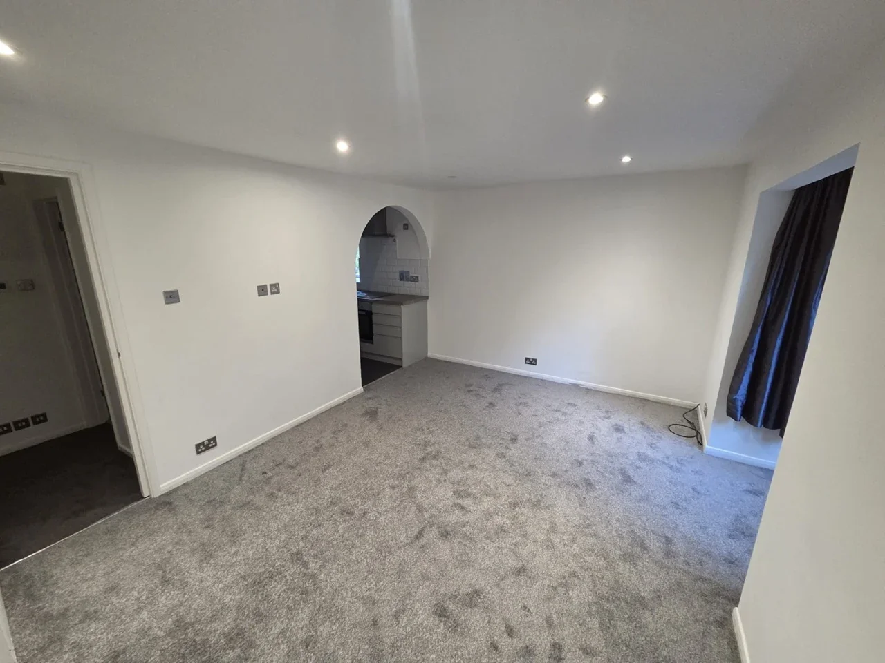 Flat Maypole Road in Burnham