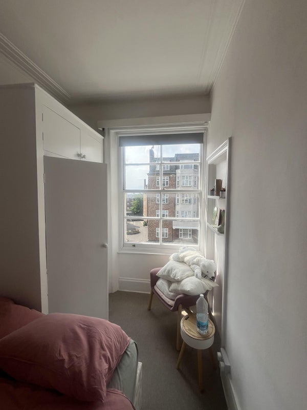 Room College Crescent in Greater London