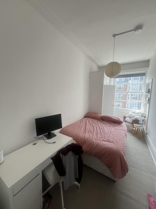 Room College Crescent in Greater London