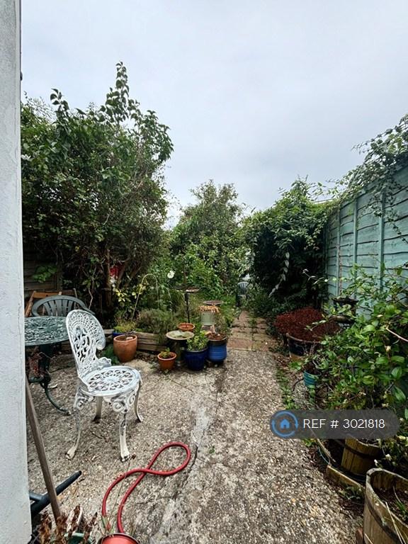 House Grove Road in Greater London