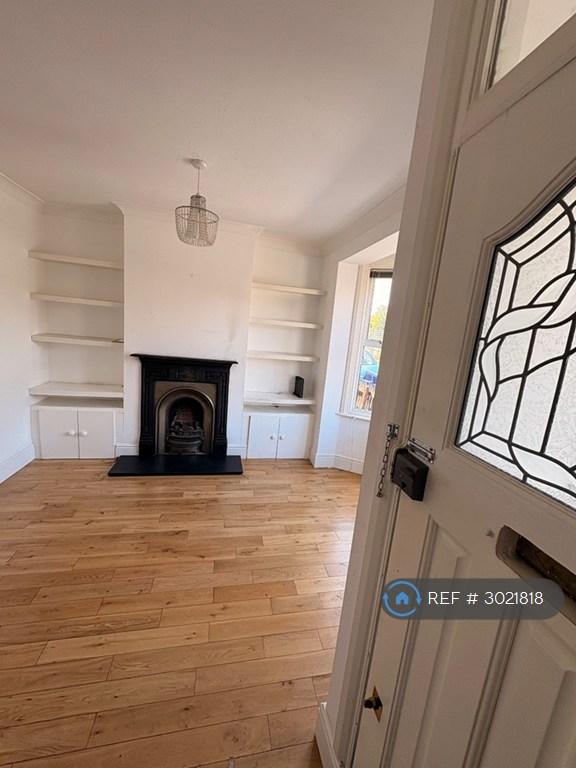 House Grove Road in Greater London