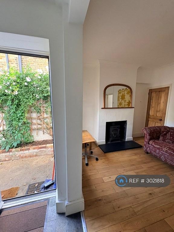 House Grove Road in Greater London