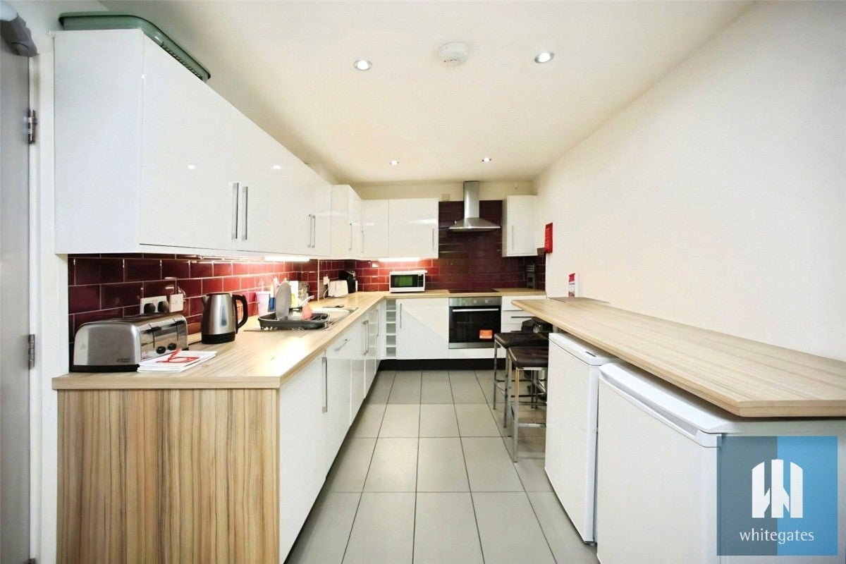 Room Whitegate Road in Kirklees