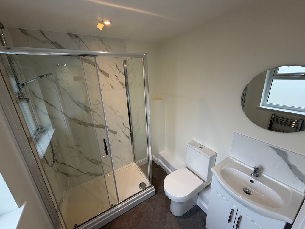 Room Hodgkinson Street in Gedling
