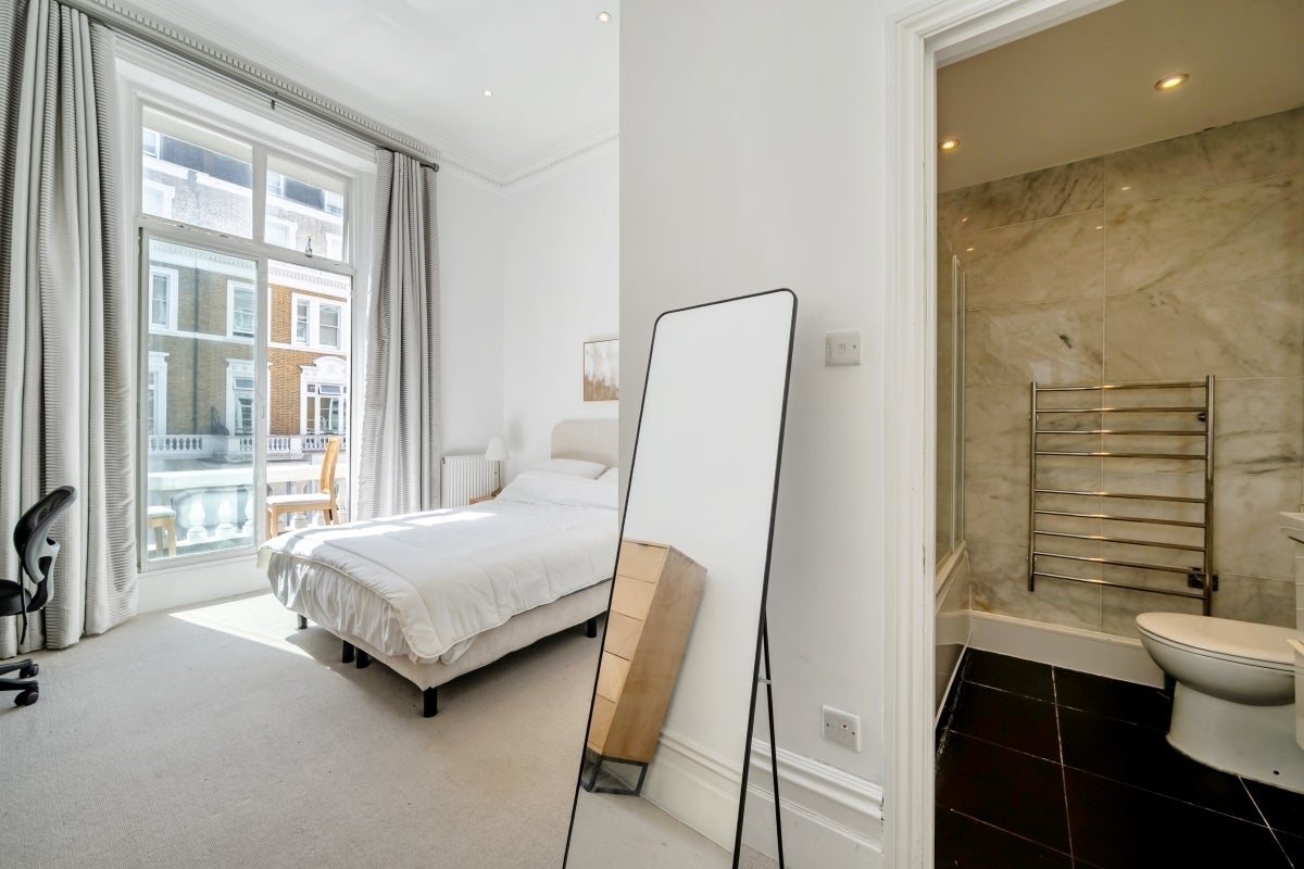 Flat Nevern Place in Greater London