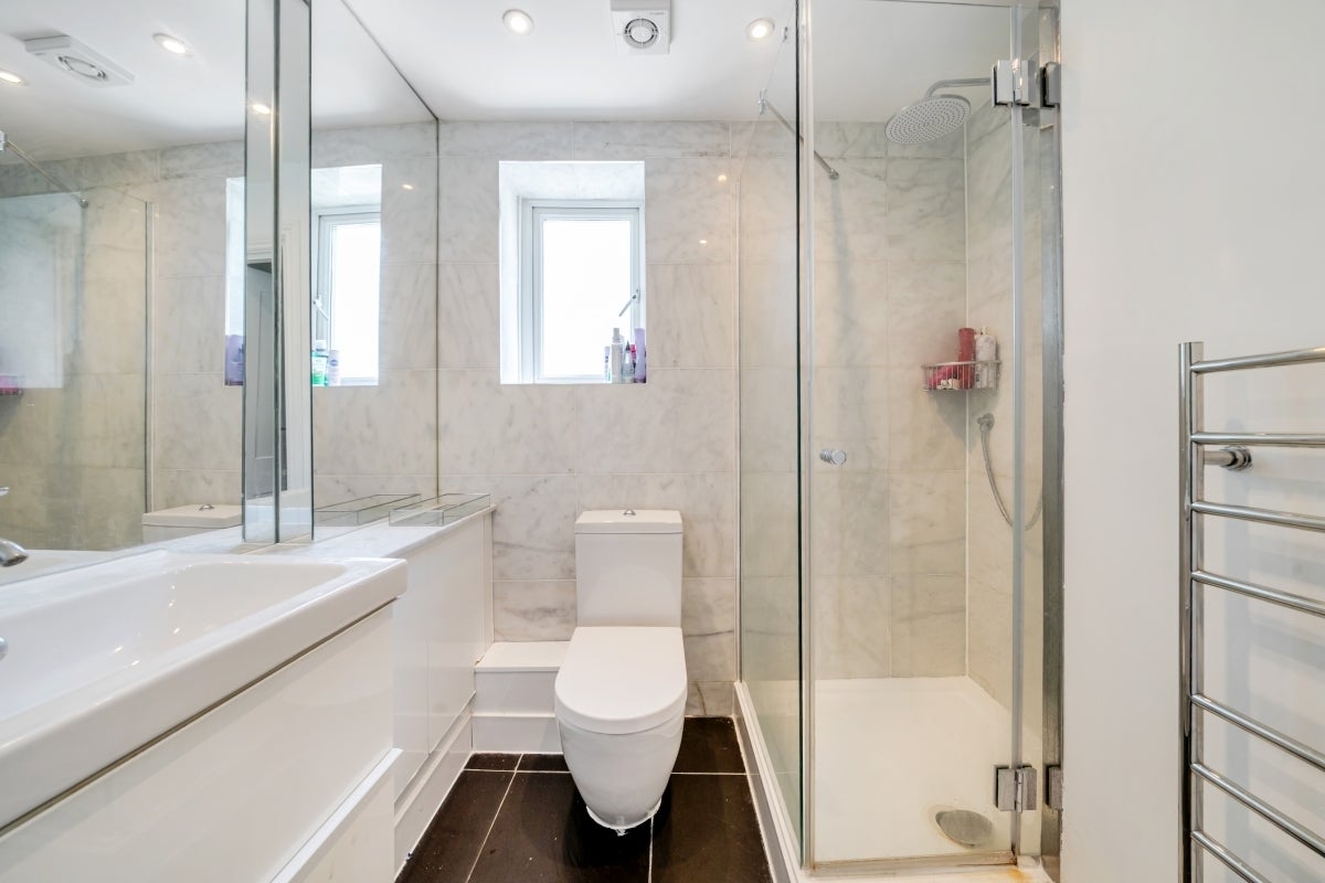 Flat Nevern Place in Greater London