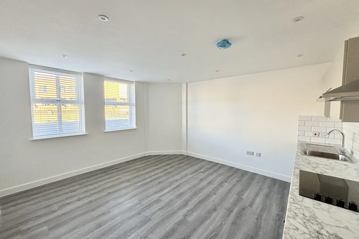 Flat Ordnance Road in Southampton