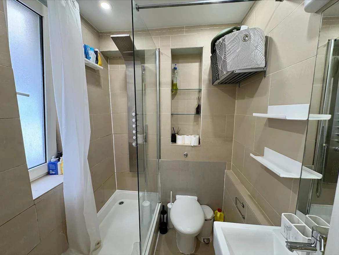 Flat Lucan Place in Greater London