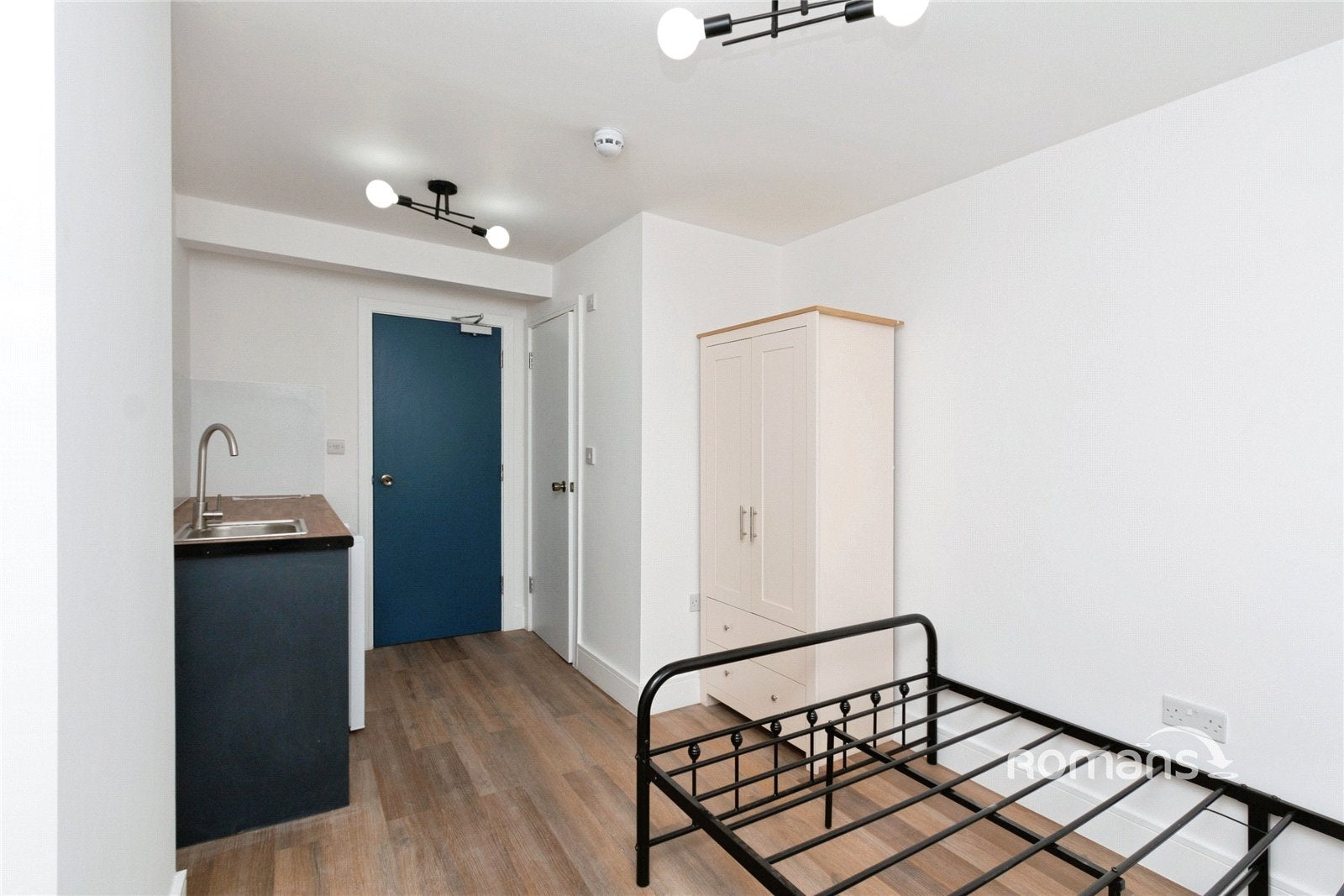 Room Ash Road in Rushmoor