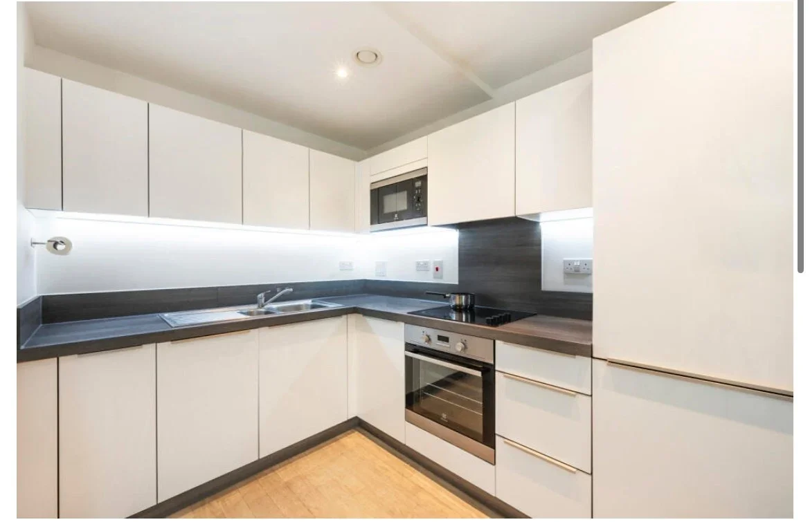 Flat Pell Street in Greater London