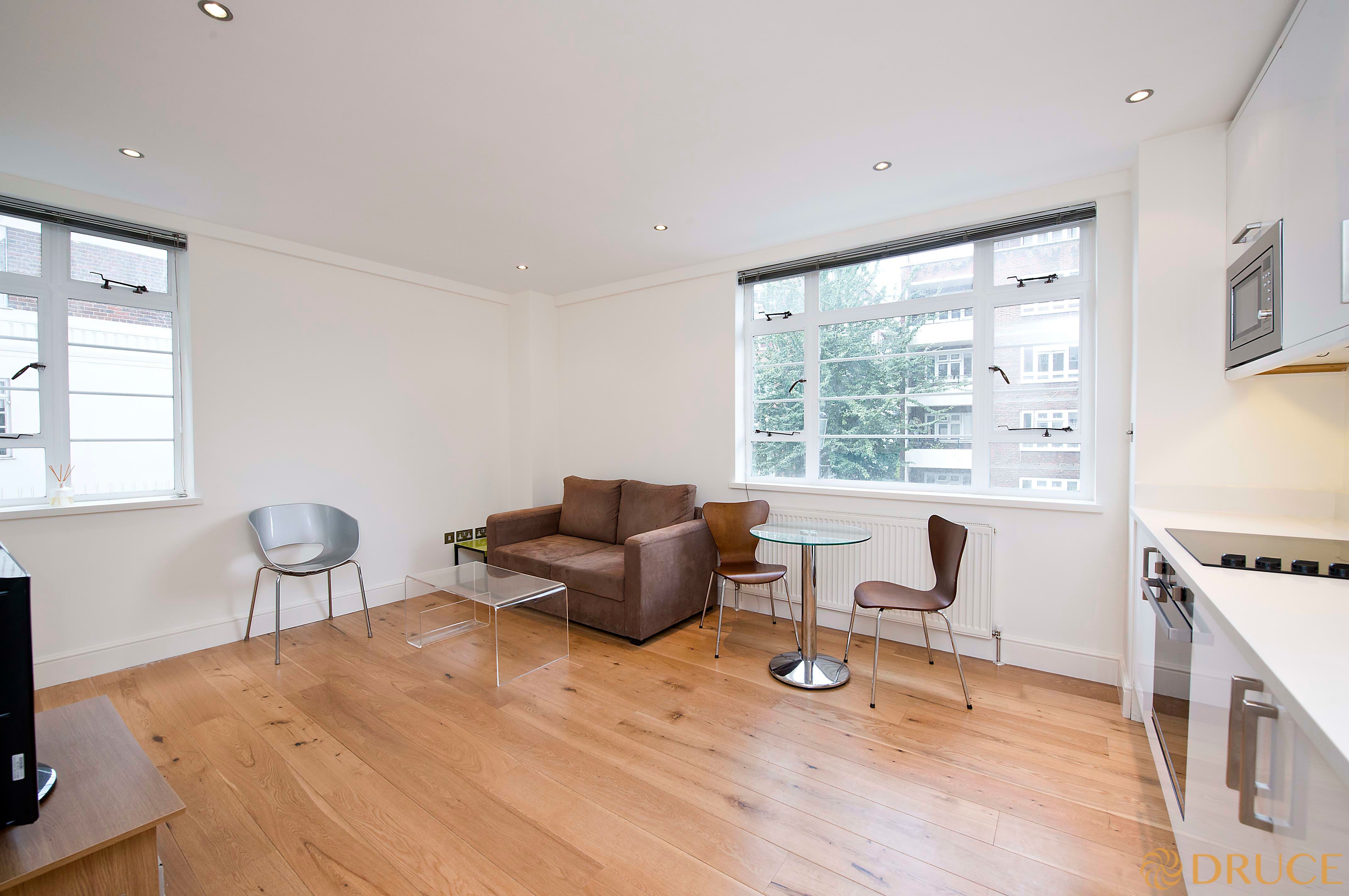 Flat Draycott Avenue in Greater London