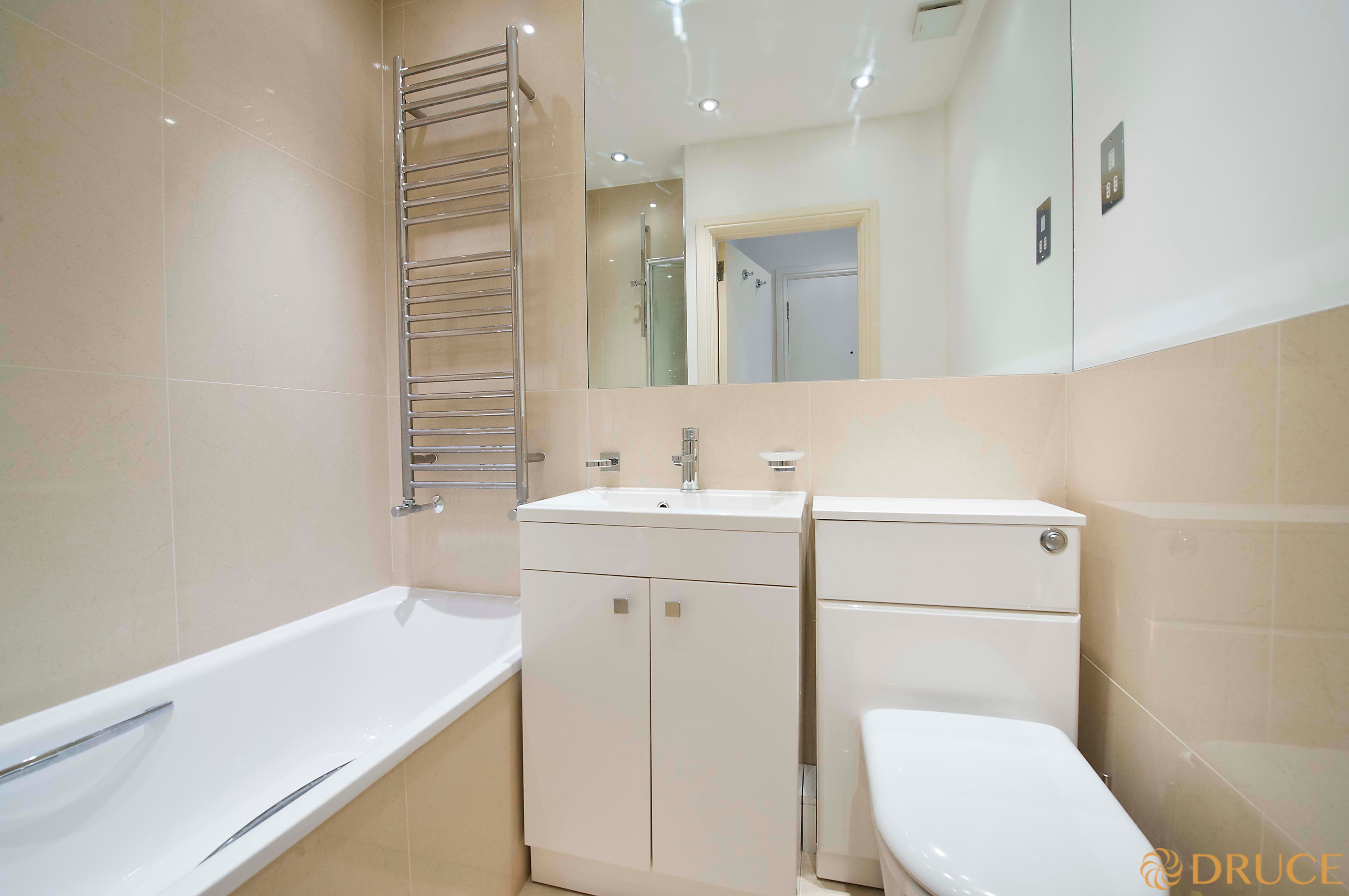 Flat Draycott Avenue in Greater London
