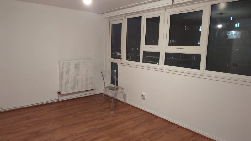 Room Denmark Road in Greater London