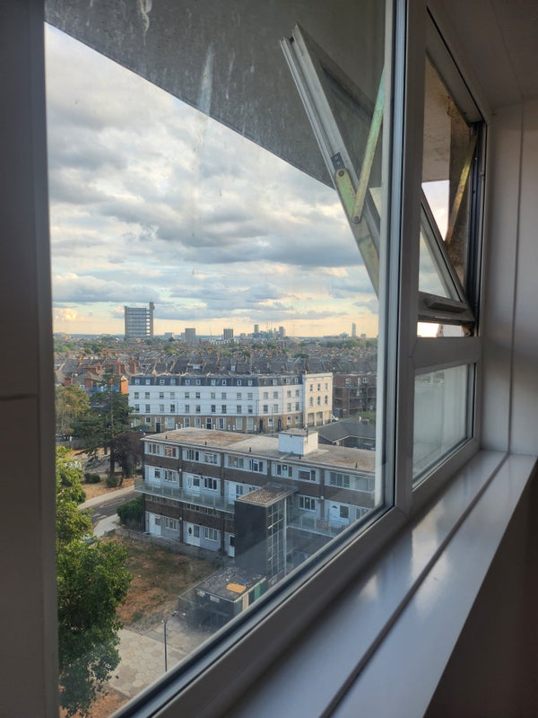 Room Denmark Road in Greater London