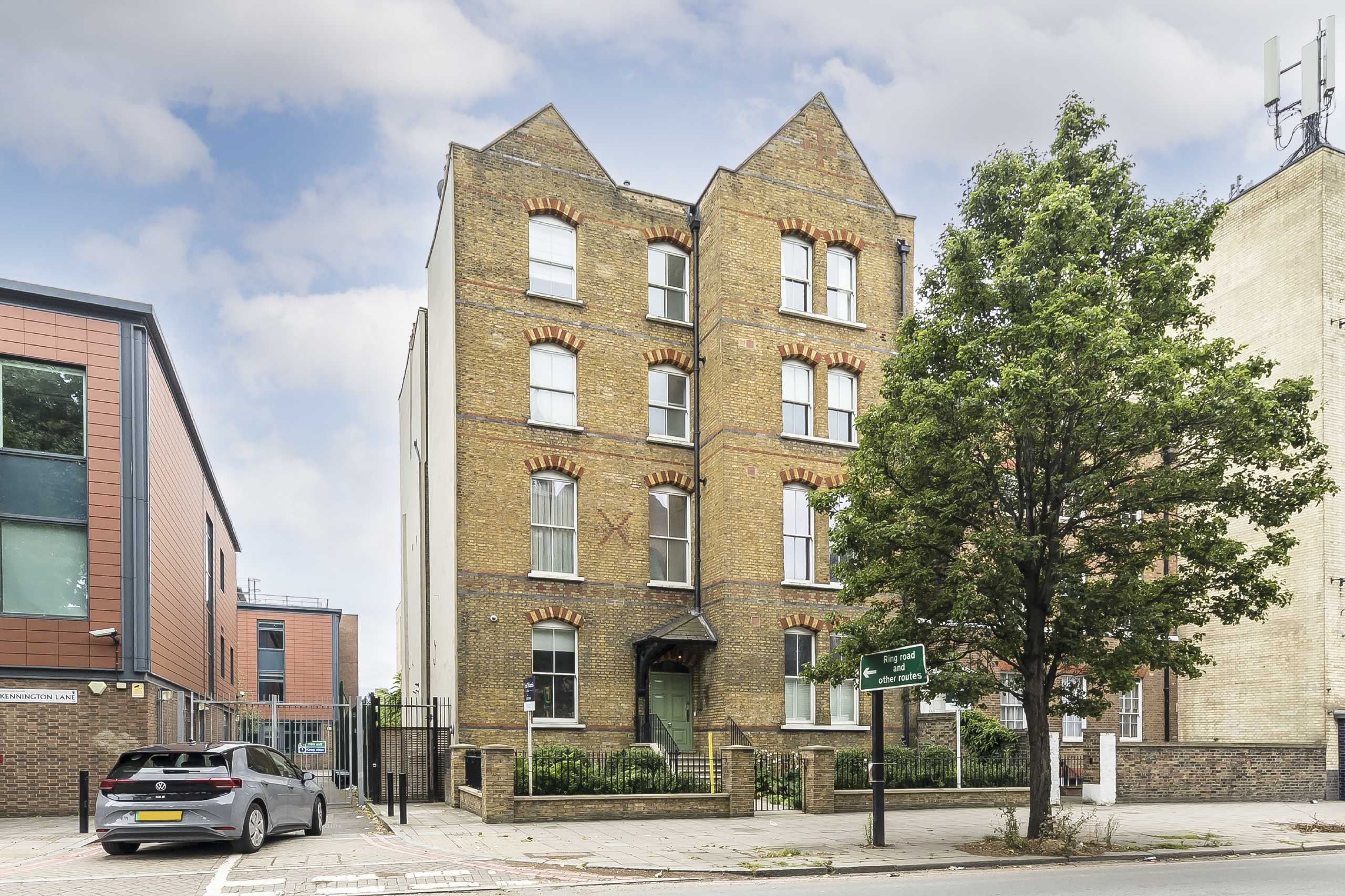 Flat Kennington Lane in Greater London