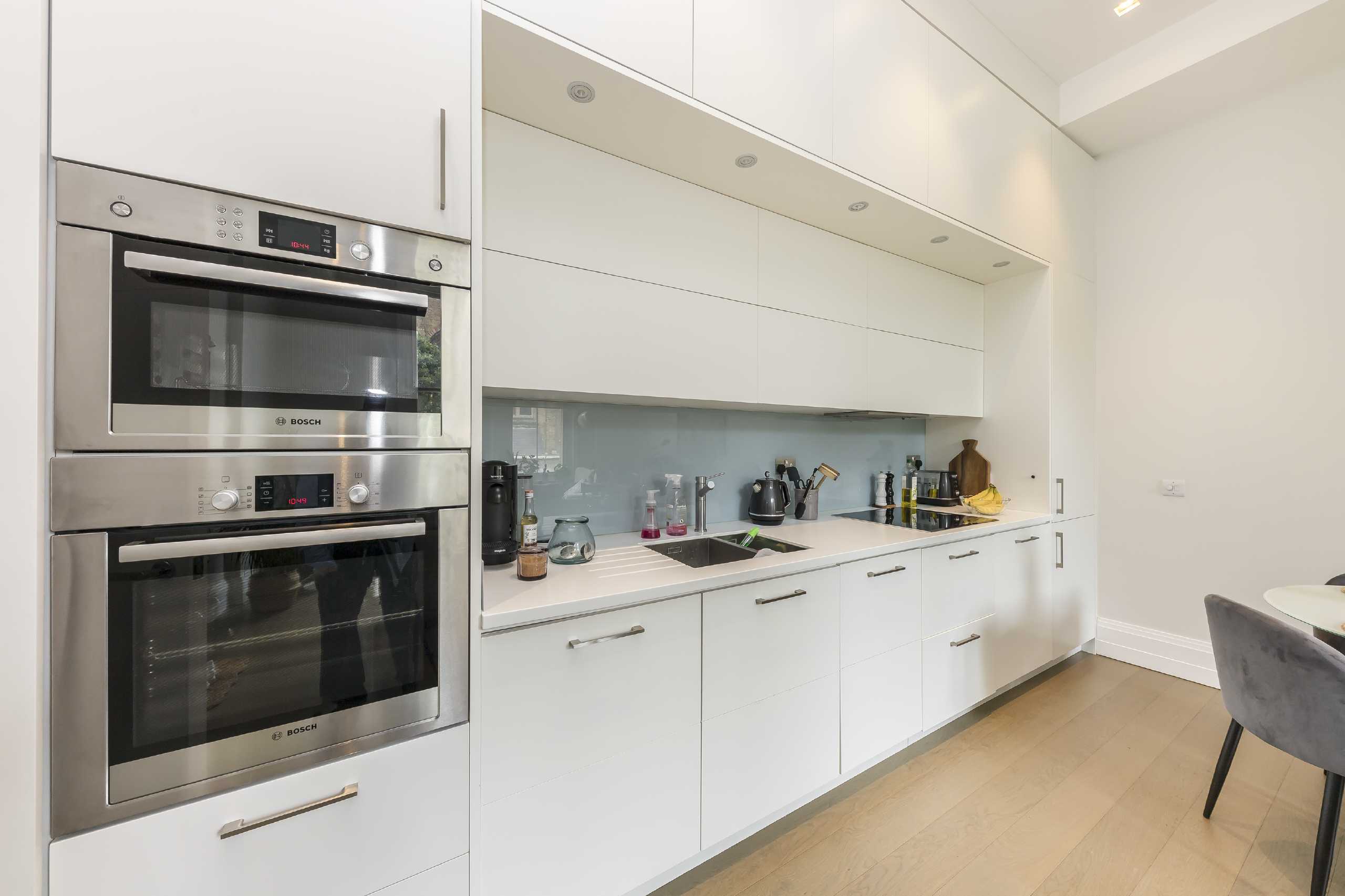 Flat Kennington Lane in Greater London