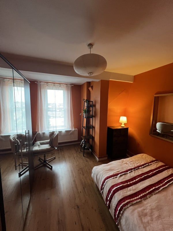 Room Fulham Court in Greater London