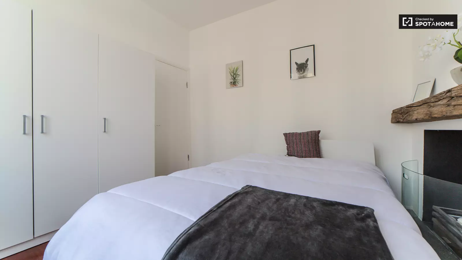 Flat Hartismere Road in Greater London