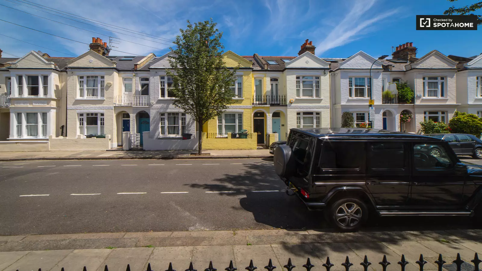 Flat Hartismere Road in Greater London