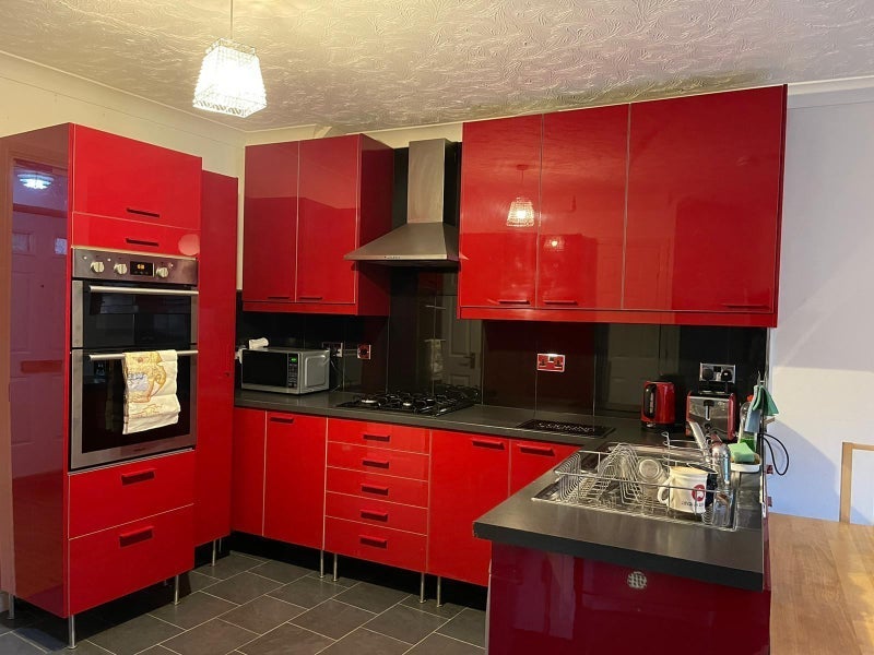 Room Gatcombe Road in Greater London