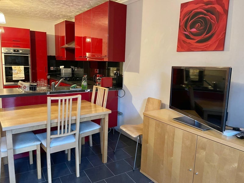 Room Gatcombe Road in Greater London