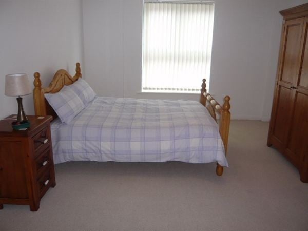 Flat Longbridge Road in Greater London