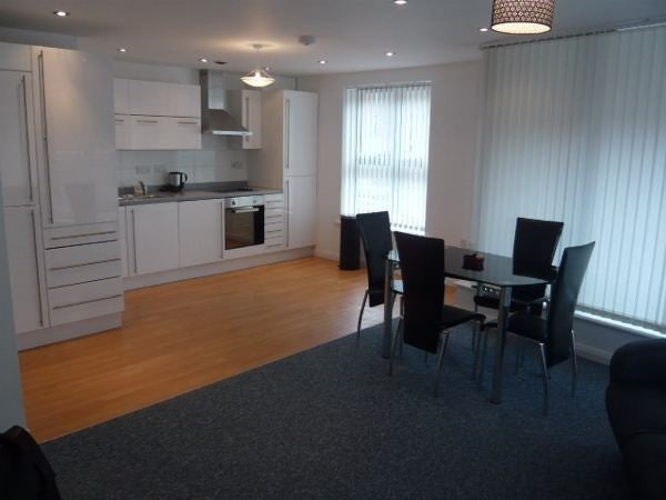 Flat Longbridge Road in Greater London