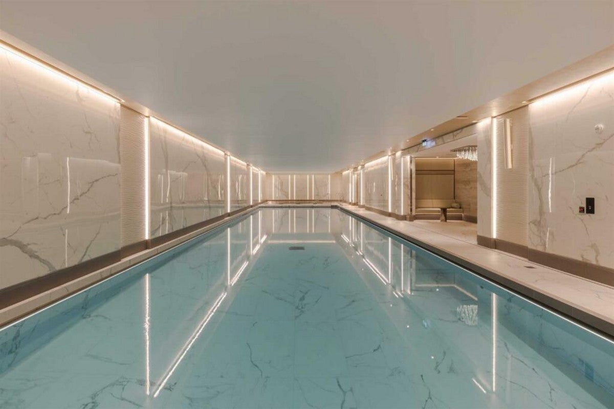 Flat Sutton Walk in Greater London