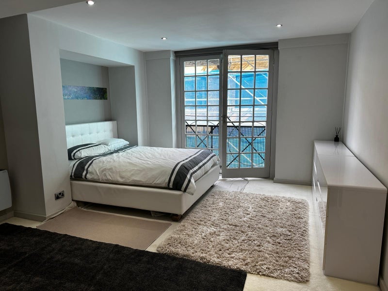 Room Shad Thames in Greater London