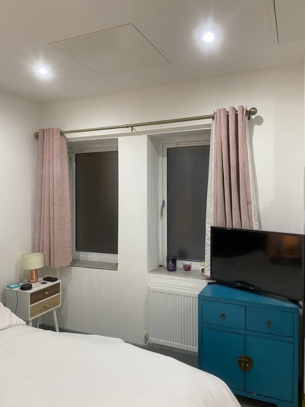 Room Shacklewell Lane in Greater London