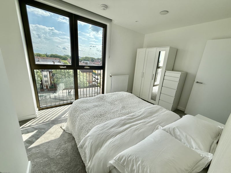 Room Avery Avenue in Greater London