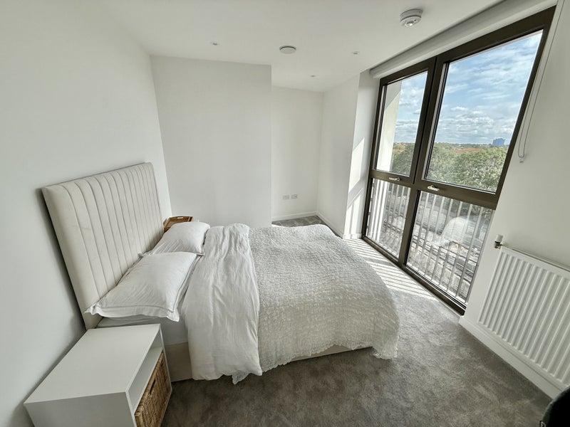 Room Avery Avenue in Greater London