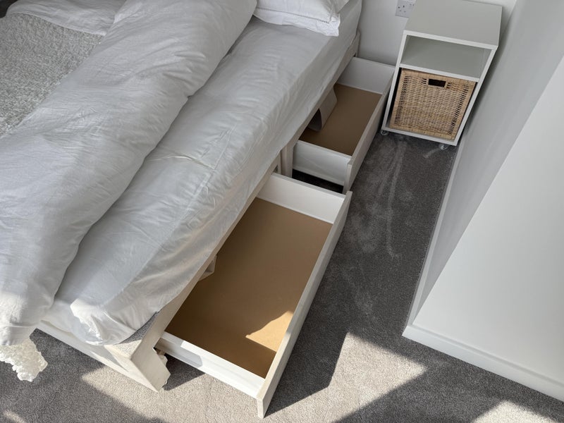 Room Avery Avenue in Greater London