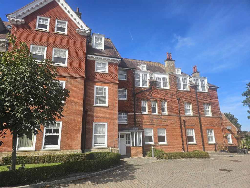 Flat Eversley Park in Folkestone and Hythe District