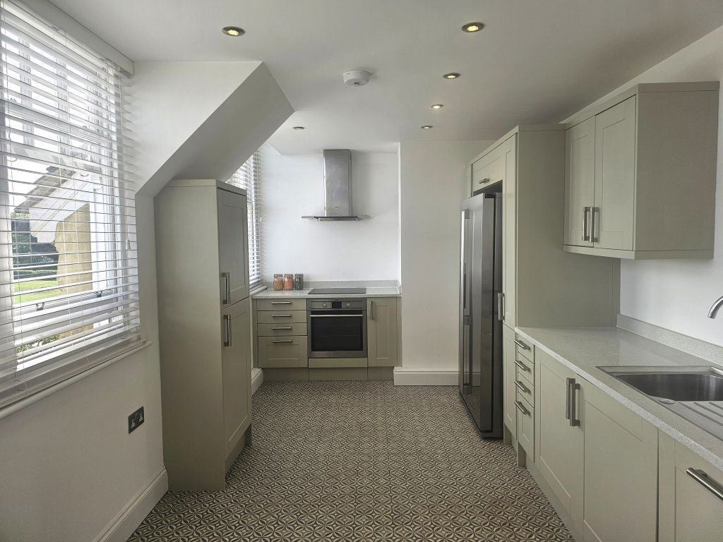 Flat Eversley Park in Folkestone and Hythe District