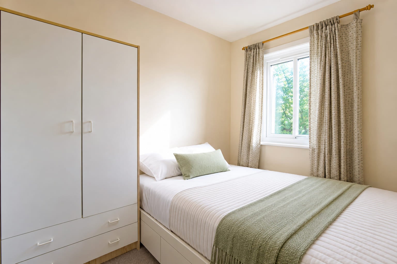 Flat Oaktree Crescent in Patchway