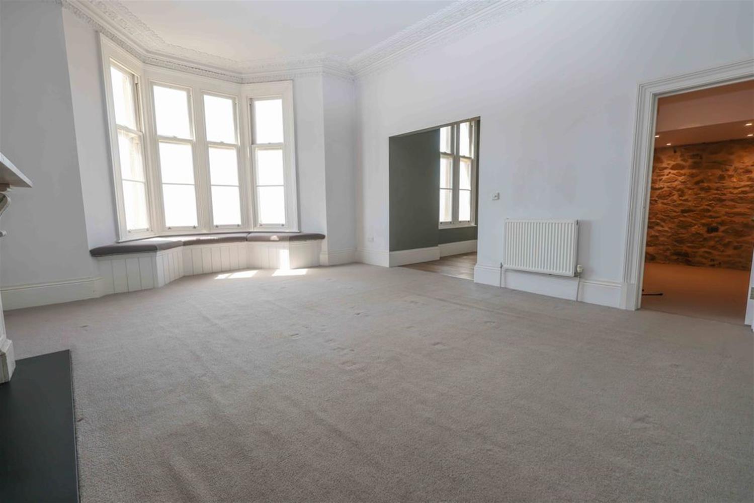 Flat Marine Parade in Clevedon