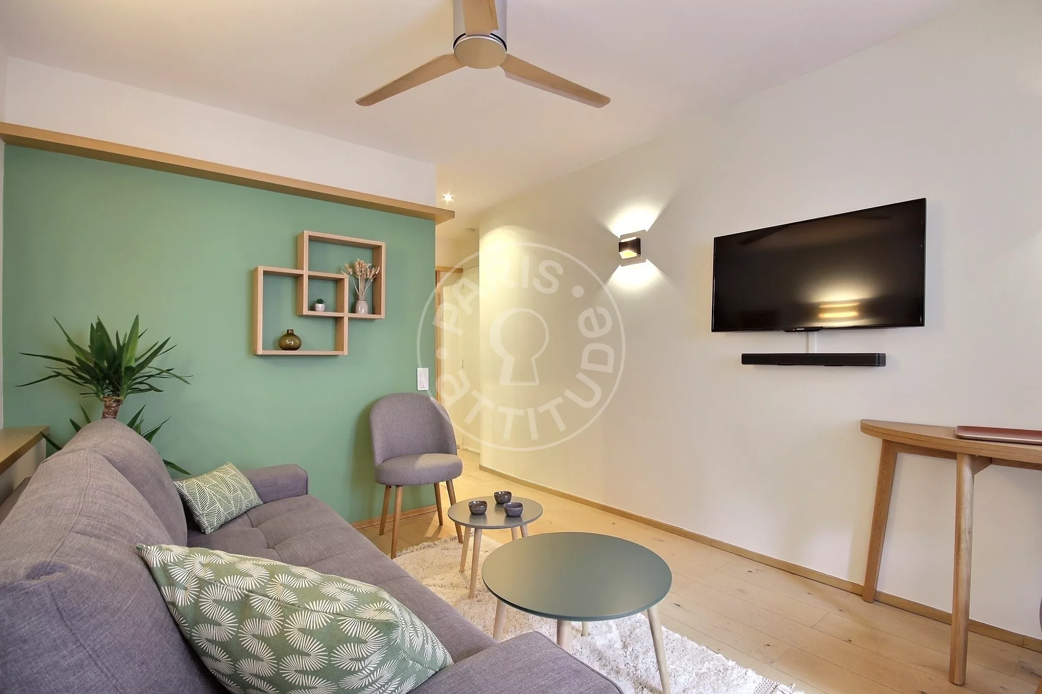 Flat Rue Saint-Lazare in Paris
