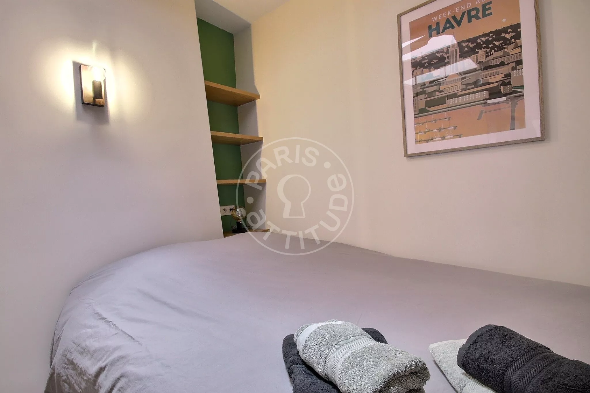 Flat Rue Saint-Lazare in Paris