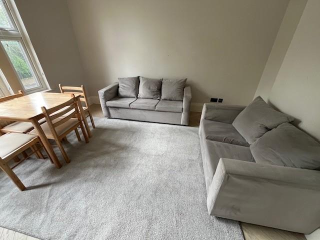Flat Friern Barnet Road in Greater London