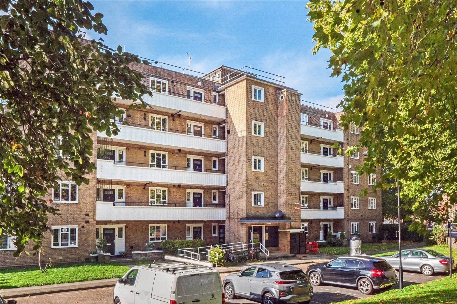 Flat Sulivan Court in Greater London