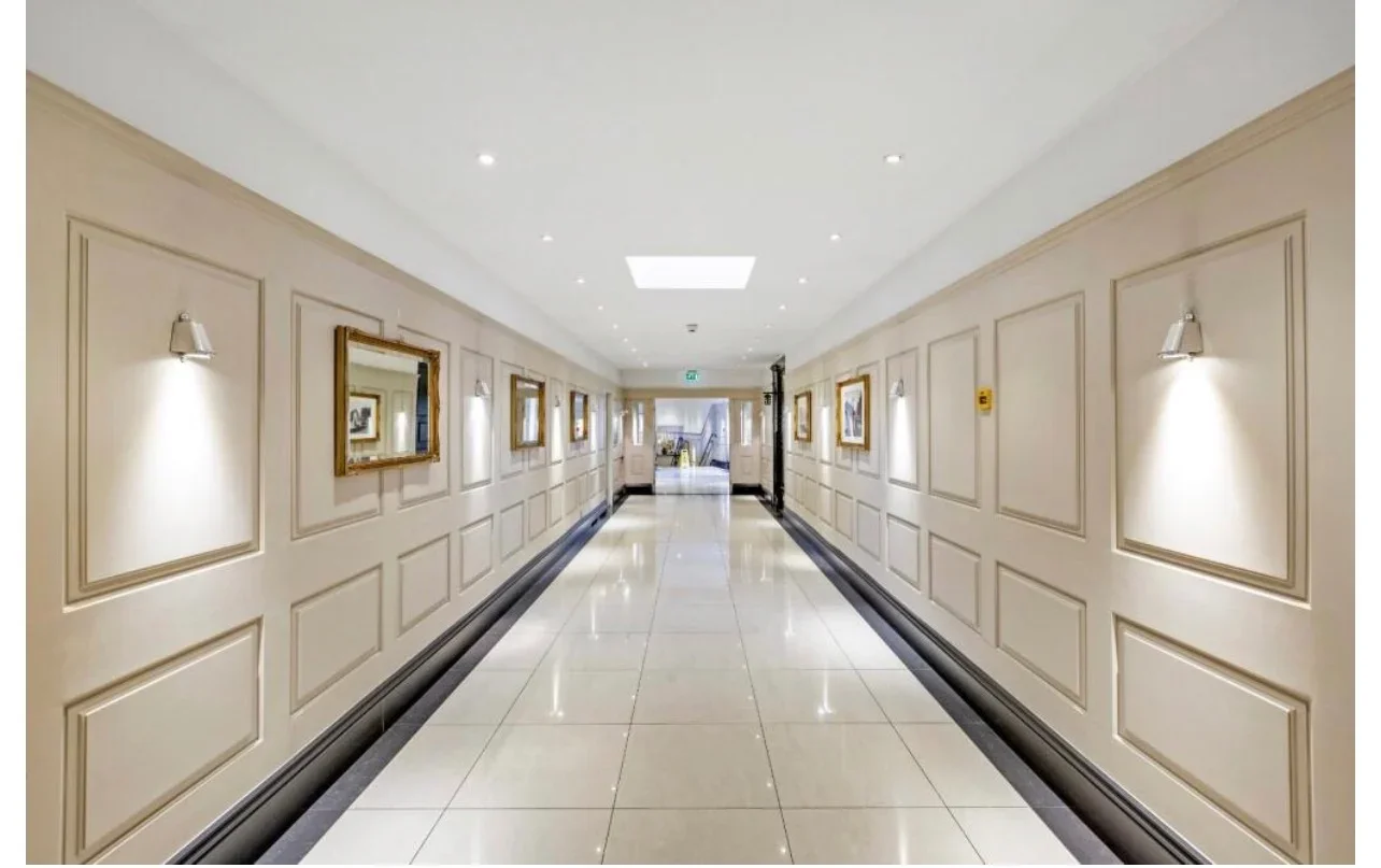 Flat Lucan Place in Greater London